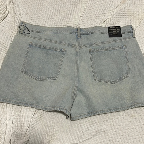 NWT- Banana Republic - 28/6, 31/12 & 34/18. Classic Denim Short Vintage Wash - Picture 2 of 8